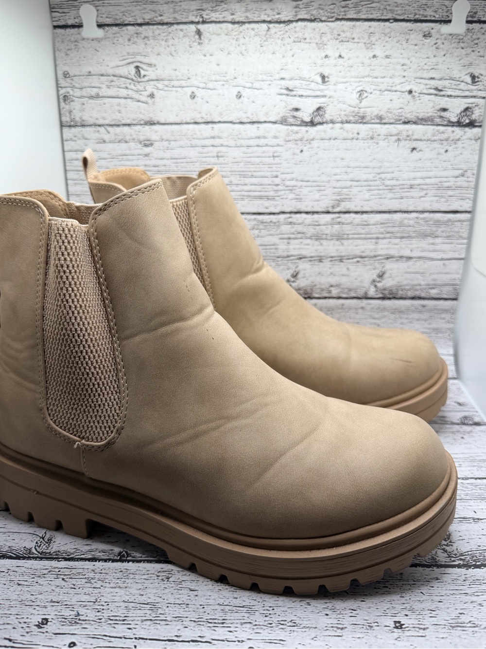 Soda Beige Chelsea Lug Sole Ankle Boots 8.5